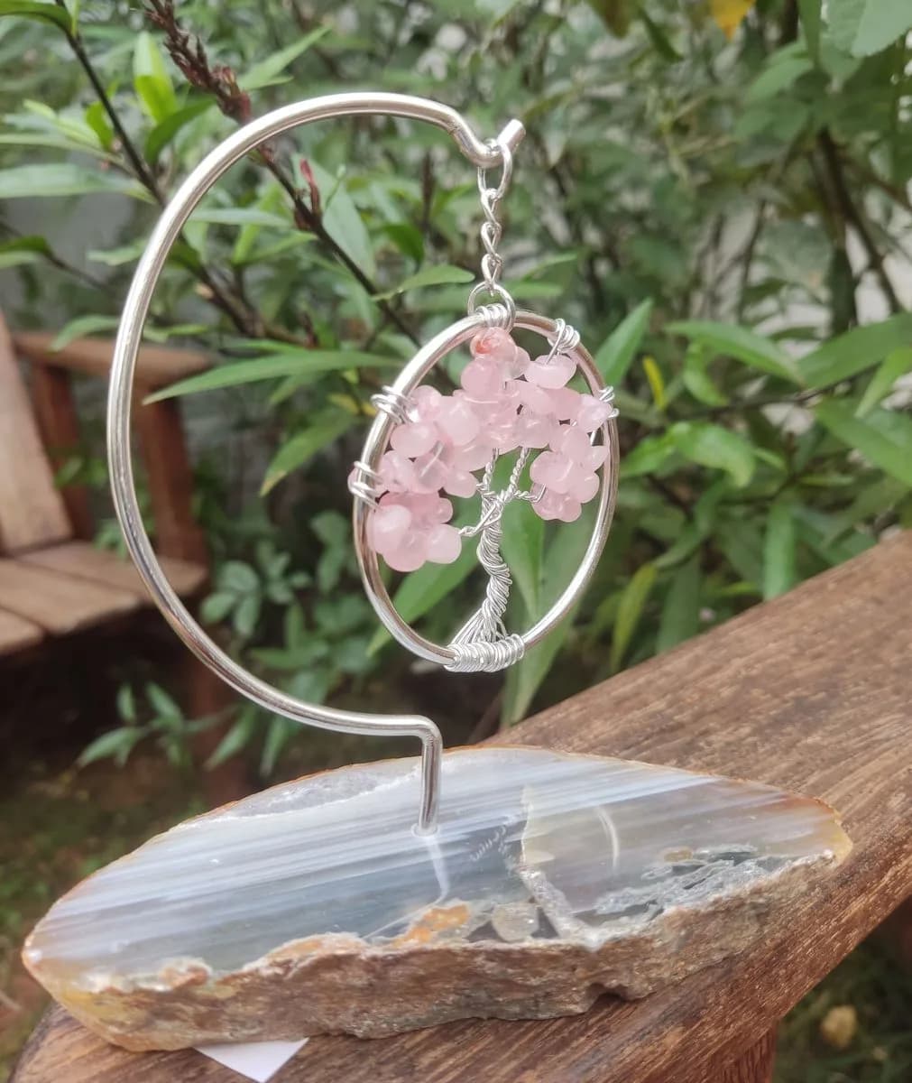 Árvore da vida (pedras quartzo rosa e base de ágata)