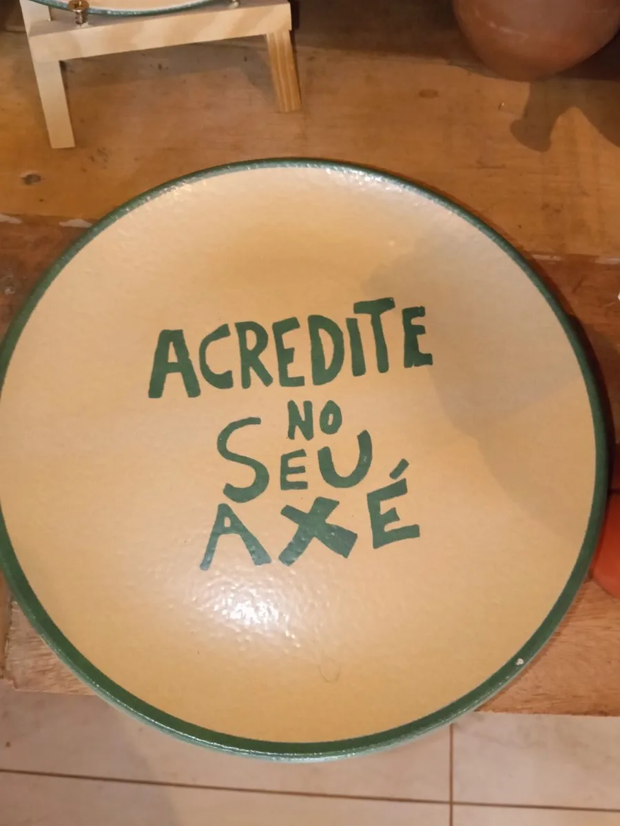 Prato de cerâmica